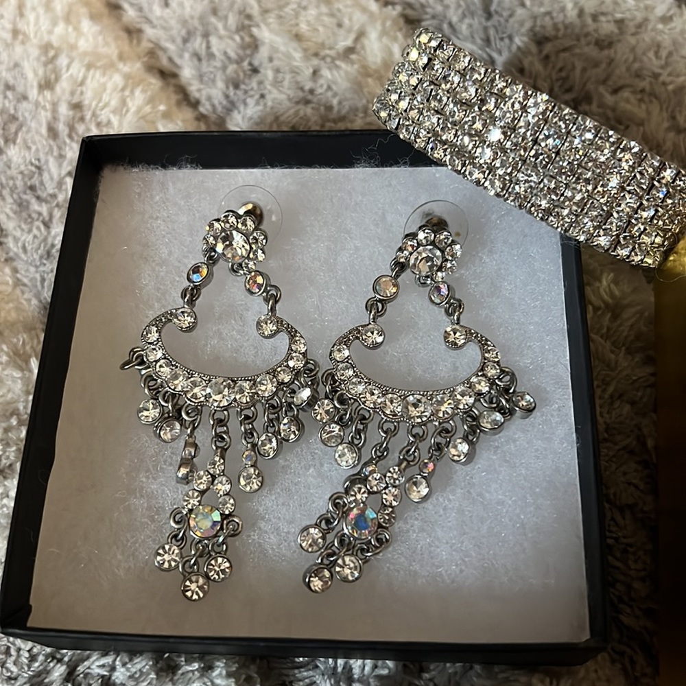 Jewelry - Picture 4 of 4